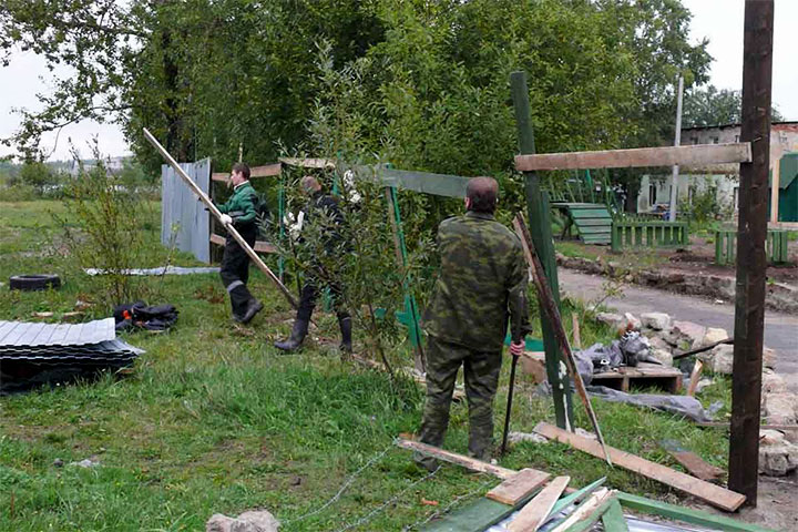 Демонтаж старого забора в Запорожье
